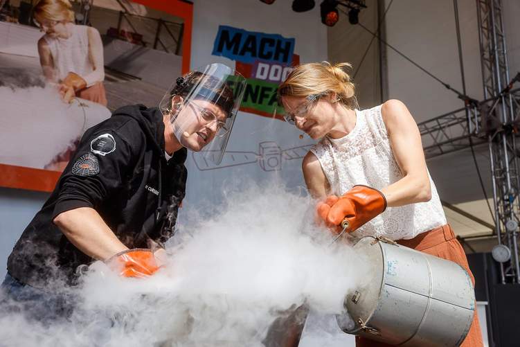 Lernen mit allen Sinnen: Fesselnde Bühnenshows begeistern auf der IdeenExpo den Fachkräftenachwuchs von morgen. Foto: IdeenExpo