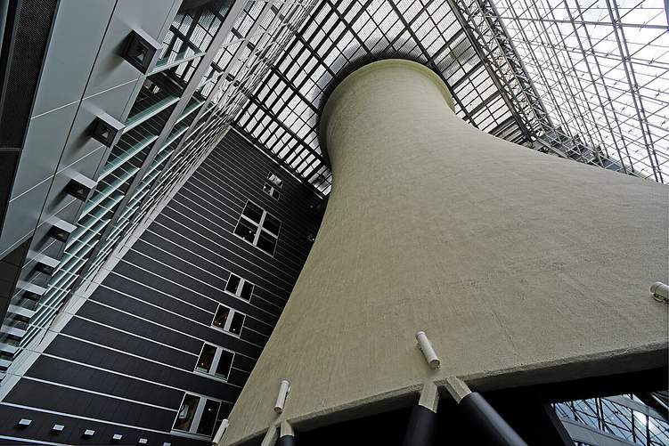 Alter PirellIi-Kühlturm: Darum herum wurde die Unternehmenszentrale errichtet. Foto: Pirelli