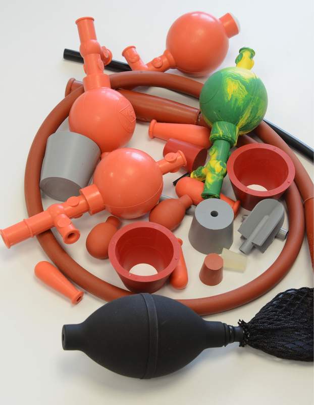 Allerlei Laborbedarf aus Kautschuk und Silikon. Foto: Wiegand Sturm