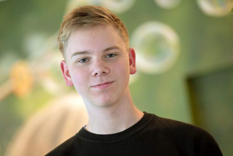 Entschied sich gegen das Büro und für die Werkstatt: Jonte Wichern macht eine Ausbildung zum Industriemechaniker. KAUTSCHUK/Michael Bahlo