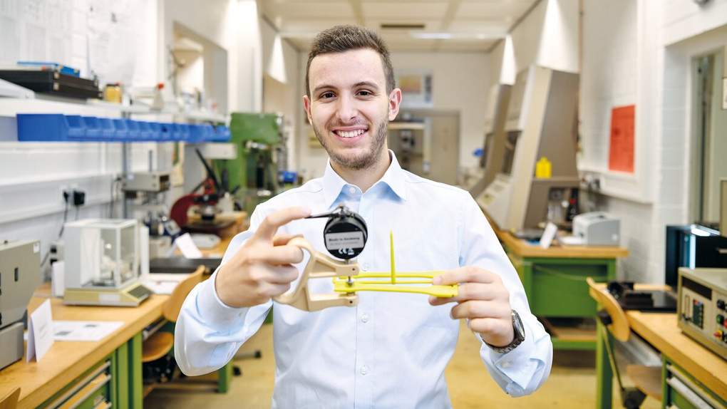 Will bald studieren: Steven Mechler schloss die Weiterbildung als Bester ab – mit Note 1,0. Bild: aktiv/Mike Bender